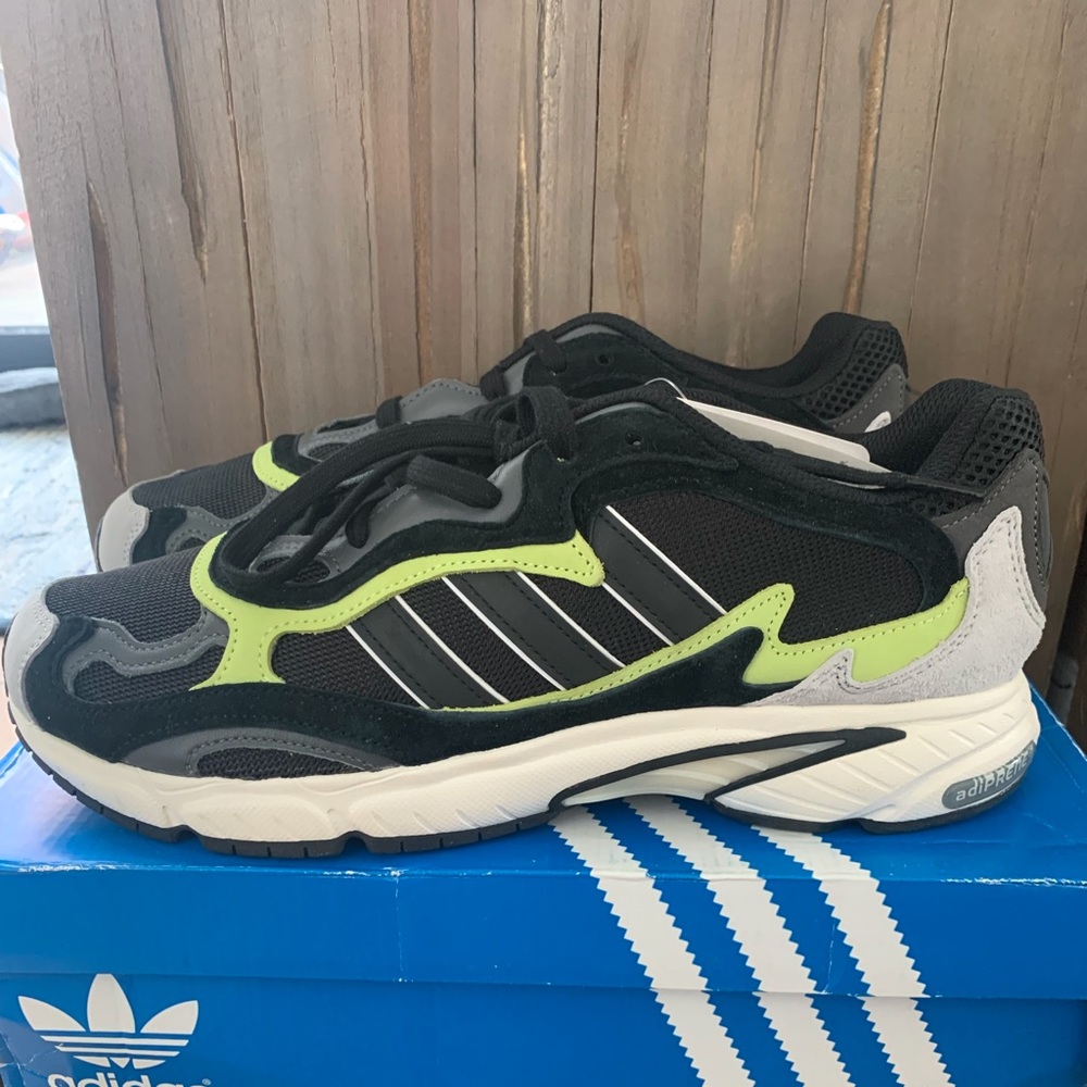 NWT Adidas Temper Run Black Glow Size 11.5 F97209